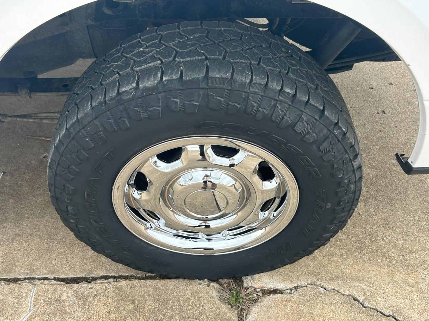 2017 White /Gray Ford F-150 XLT SuperCab 8-ft. Bed 4WD (1FTEX1EF4HK) with an 5.0L V8 OHV 16V engine, 6-Speed Automatic transmission, located at 17760 Hwy 62, Morris, OK, 74445, (918) 733-4887, 35.609104, -95.877060 - Photo#30